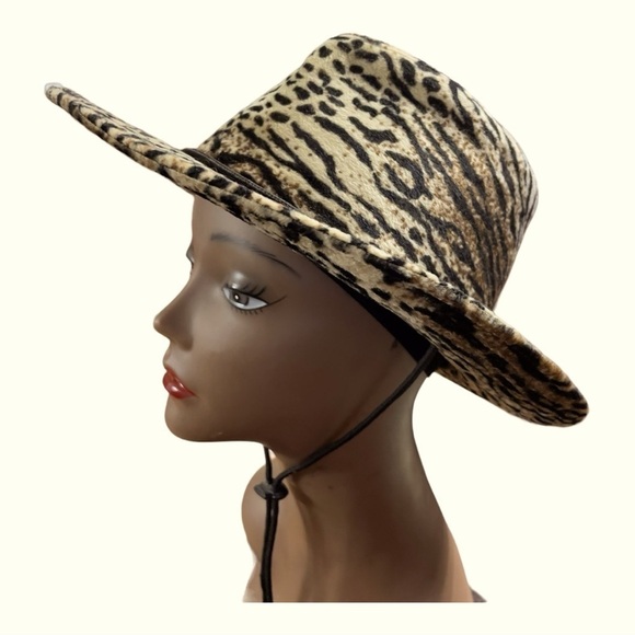 Velvet Cheetah Print Western
Hat With Chin Strap 1990s...vintage - Picture 2 of 9